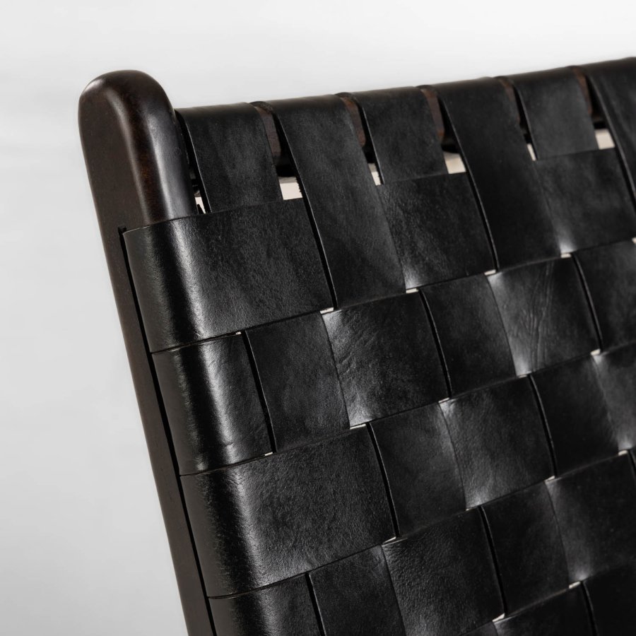 KAVE HOME Calixta lenestol, uten armlener - svart hndvevd skinn og svart mahognitre 