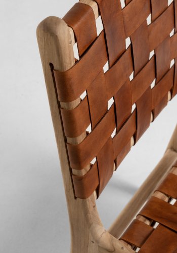 KAVE HOME Calixta spisebordstol - brunt skinn og naturlig teak