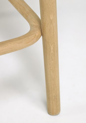 KAVE HOME Doriane Barhocker, mit Rückenlehne und Fußstütze – Naturrattan, Stoff und Eiche