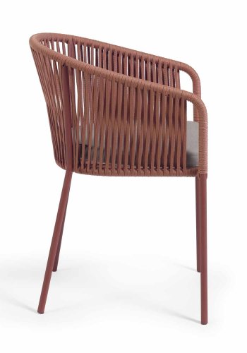 KAVE HOME Yanet hagestol, med armlener og stoffpute - terrakotta tau og stl