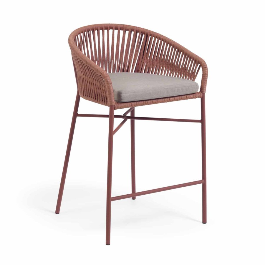 KAVE HOME Yanet hagestol, med armlener og stoffpute - terrakotta tau og stl (H:65)