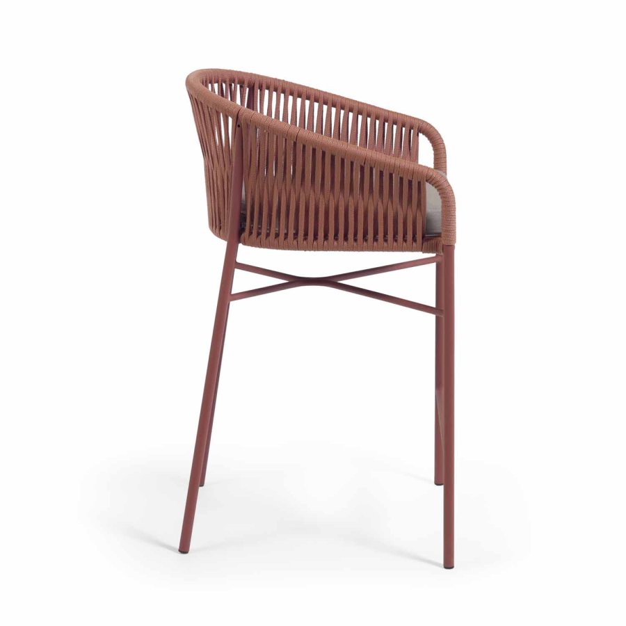 KAVE HOME Yanet hagestol, med armlener og stoffpute - terrakotta tau og stl (H:65)