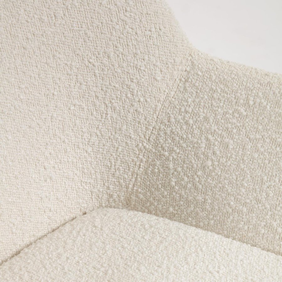 KAVE HOME Konna spisebordstol, med armlener - hvitt stoff og naturlig ask