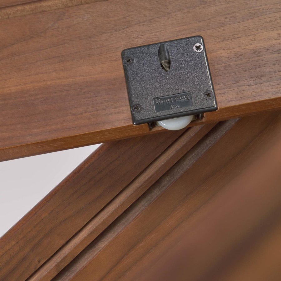 KAVE HOME Carolin reol, m. 1 skyvedr - brun valnttfiner og valntttre (130x169)