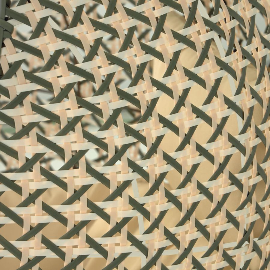 KAVE HOME Cira hengestol, med puter - polyester og flerfarget polyrattan