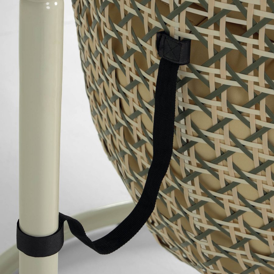 KAVE HOME Cira hengestol, med puter og stativ - polyester, flerfarget polyrattan og stl