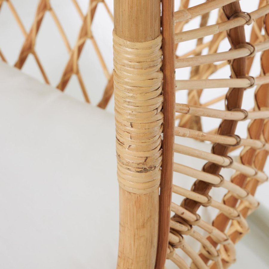 KAVE HOME hengestol, med pute og stativ - naturrotting og lysegr metall