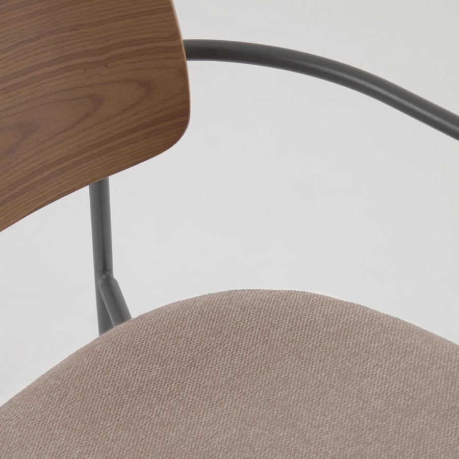 KAVE HOME Maureen spisebordstol, m. armlener - naturlig valnttfiner, stoff og svart metall