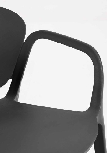 KAVE HOME Ania hagestol, med armlener - sort polypropylen
