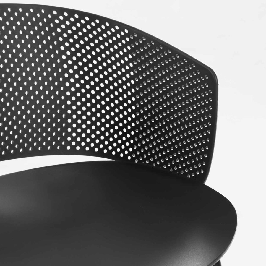 KAVE HOME Yeray hagestol, med armlener - svart resirkulert polypropylen og stl