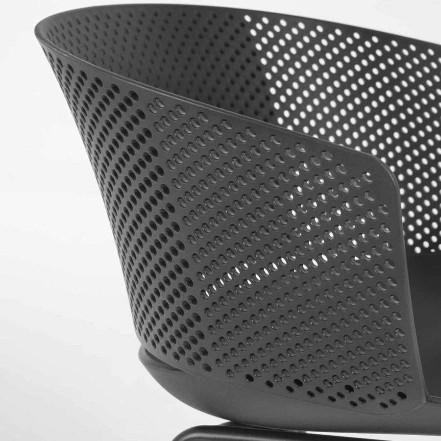 KAVE HOME Yeray hagestol, med armlener - svart resirkulert polypropylen og stl