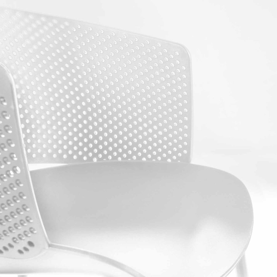 KAVE HOME Yeray hagestol, med armlener - hvit resirkulert polypropylen