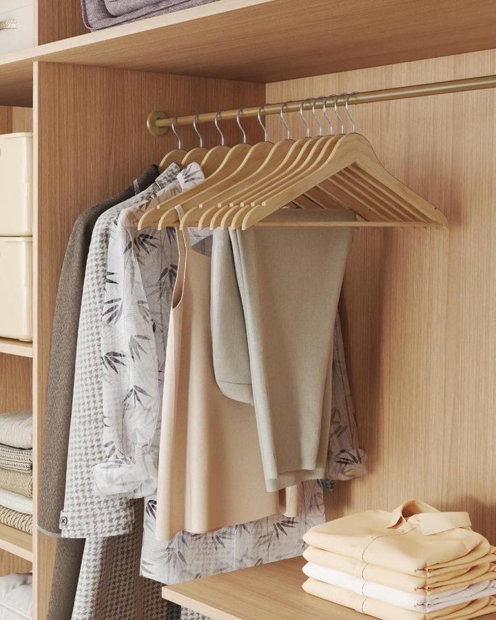 SONGMICS Trehengere, Sett med 30, Tynne Trehengere, Hengere, Hakk i skulderomr�det, Buksehengere, 360&deg; Roterende Krok, Bj�rketre, For Belter og Jakker, Naturfarge CRW030K01