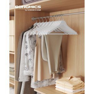 SONGMICS Trehengere, Sett med 30, Tynne Trehengere, Hakk i Skulderomr�det, Buksehenger, 360&deg; Roterende Krok, Bj�rketre, For Belter og Jakker, Cloud White CRW030W02