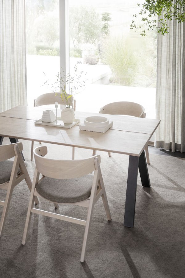 ROWICO Carradale spisebord, m. udtrk - hvidvasket eg og sort metal (170x100)