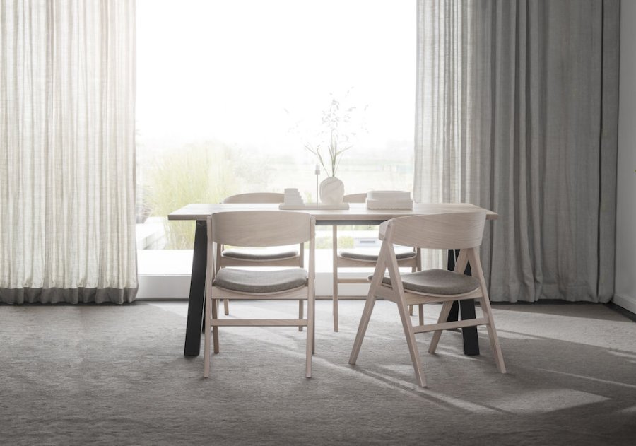 ROWICO Waterton spisebordstol, m armlener - gr/brunt stoff og hvitkalket eik