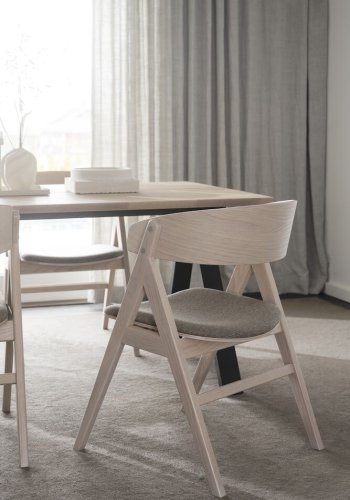 ROWICO Waterton spisebordstol, m armlener - gr/brunt stoff og hvitkalket eik