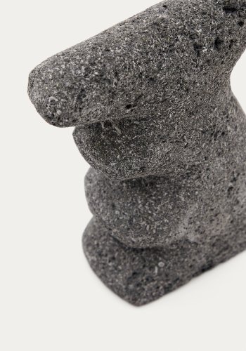 KAVE HOME Arif sett med steinskulpturer i beige og svart utfrelse, 12 cm / 23 cm