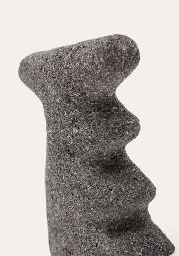 KAVE HOME Arif sett med steinskulpturer i beige og svart utfrelse, 12 cm / 23 cm