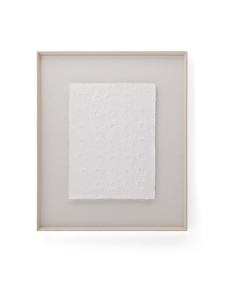 KAVE HOME Olvin abstrakt bilde p hvitt resirkulert papir med hndlagde relieffer 103,6 x 123,6 cm