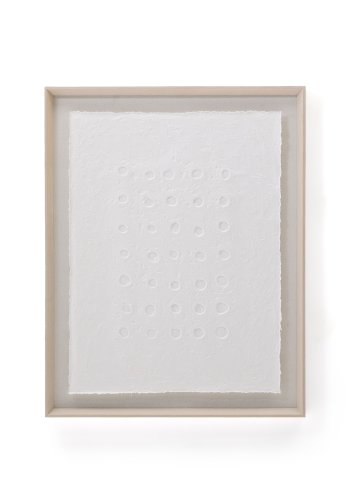 KAVE HOME Olvin abstrakt bilde p hvitt resirkulert papir med hndlagde relieffer 73,6 x 93,6 cm