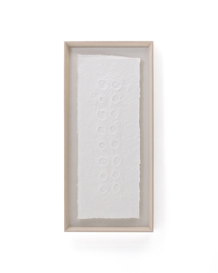 KAVE HOME Olvin abstrakt bilde p hvitt resirkulert papir med hndlagde relieffer 43,6 x 93,6 cm