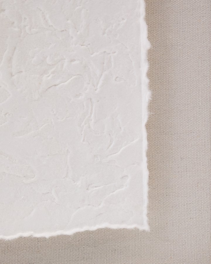 KAVE HOME Olvin abstrakt bilde p hvitt resirkulert papir med hndlagde relieffer 43,6 x 93,6 cm