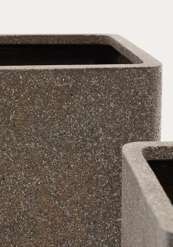 KAVE HOME Sett med 2 Minoa-plantekasser med brun steineffekt 44 x 44 cm