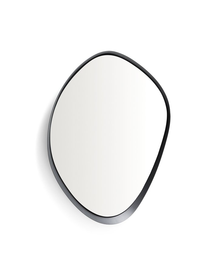 KAVE HOME v�gspejl, asymmetrisk - spejlglas og sort metal (67,5x74,5)