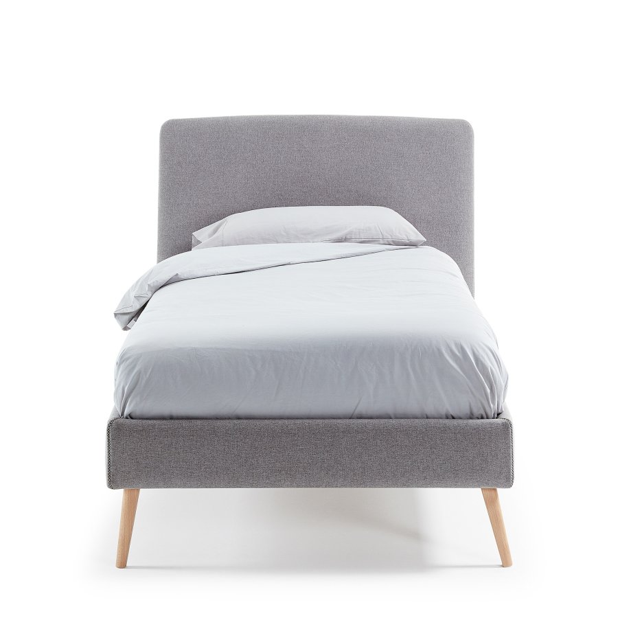 KAVE HOME Dyla Bettrahmen mit abnehmbarem Bezug - hellgrauer Stoff und Buchenholz (90x190)