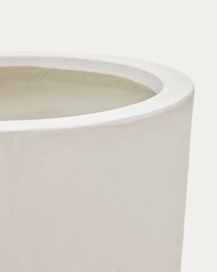 KAVE HOME Aiguablava blomsterpotte i hvit sement, 39 cm