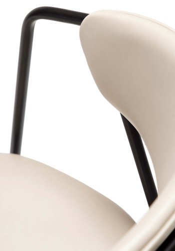 DAN-FORM Swell Esszimmerstuhl - Kaschmir-Kunstleder und schwarzer Stahl