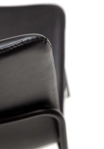 DAN-FORM Woof matbordsstol - vintage svart konstläder och svart stl