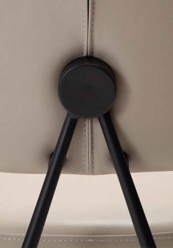 DAN-FORM Roost Esszimmerstuhl – Vintage-Kaschmir-Kunstleder und schwarzer Stahl