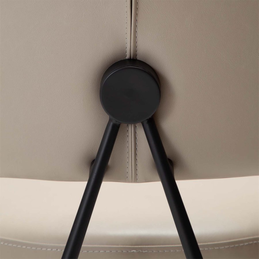 DAN-FORM Roost Esszimmerstuhl – Vintage-Kaschmir-Kunstleder und schwarzer Stahl