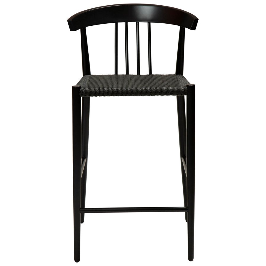 DAN-FORM Sava Thekenstuhl, mit Rückenlehne und Fußstütze – schwarze Papierkordel und schwarzer Stahl