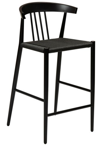 DAN-FORM Sava Thekenstuhl, mit Rückenlehne und Fußstütze – schwarze Papierkordel und schwarzer Stahl