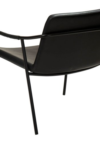 DAN-FORM Boto Loungesessel mit Armlehnen – Vintage-Kunstleder in Schwarz und schwarzer Stahl
