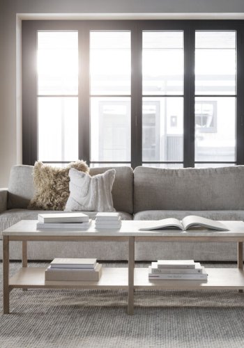 ROWICO Orwel sofabord, m. hylde - beige travertin og hvidvasket eg (140x60)