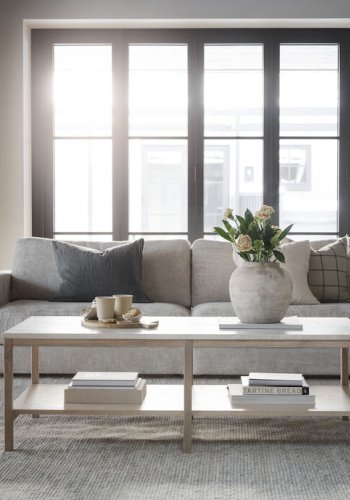 ROWICO Orwel sofabord, m. hylde - beige travertin og hvidvasket eg (140x60)