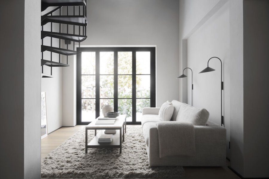 ROWICO Orwel sofabord, m. hylde - beige travertin og brun eg (140x60)