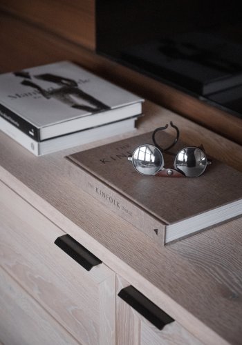 ROWICO rektangulr Everett sknk m. 2 lger og 1 hylde - hvidvasket vildeg og sort metal