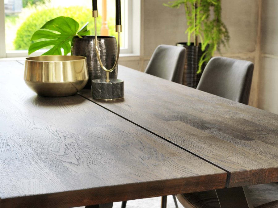 ROWICO Fred plankebord - mrk brun eik og svart metall (240x100) 