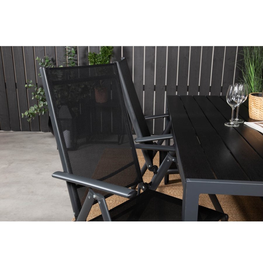 VENTURE DESIGN Gartenset mit Break-Tisch und 4 Break 5-Positionen-Stühlen mit Armlehnen - schwarzes Aluminium und Aintwood