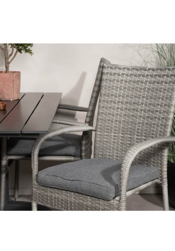 VENTURE DESIGN Gartenset mit Denver Cafétisch (120x70) und 4 Anna Stühlen - schwarzes Eichenholz/Alu/graues Rattan