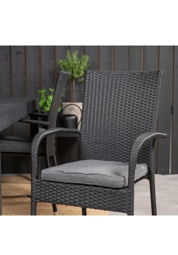 VENTURE DESIGN Gartenset mit Marbella-Tisch, mit Verlängerung und 4 Anna-Stühlen – schwarzes Eichenholz/Alu/Rattan 