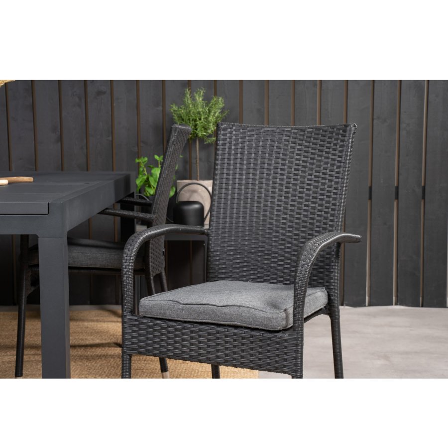 VENTURE DESIGN Gartenset mit Marbella-Tisch, mit Verlängerung und 4 Anna-Stühlen – schwarzes Eichenholz/Alu/Rattan 