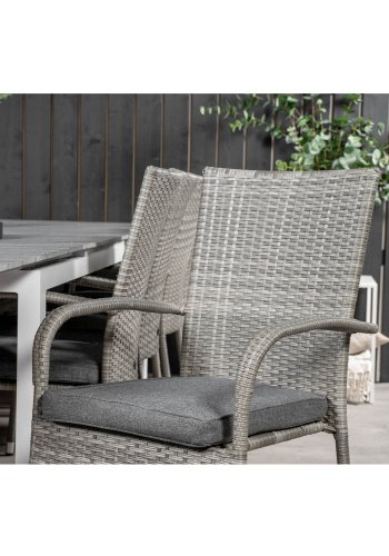VENTURE DESIGN Gartenset mit Levels Tisch mit Verlängerung und 10 Anna Stühlen mit Armlehnen – graues Aintwood/Rattan