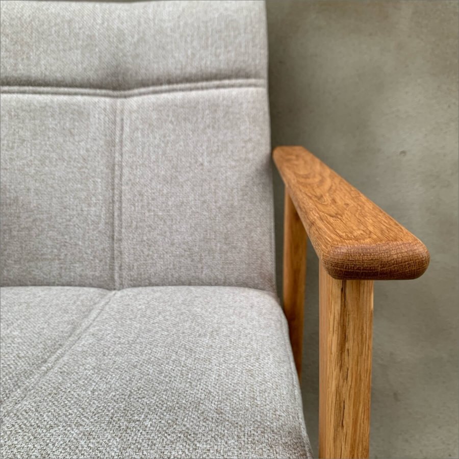 NocNoi Ven Esszimmerstuhl mit Armlehnen, Stoff und massiver Eiche - Geölt