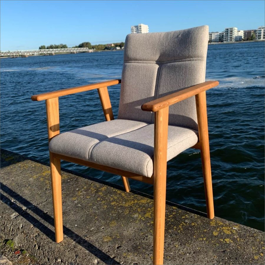 NocNoi Ven Esszimmerstuhl mit Armlehnen, Stoff und massiver Eiche - Geölt